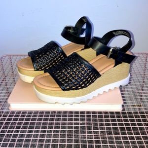 Universal Thread Faux Leather Platform Wedge ONLY WORN TWICE size 6.5